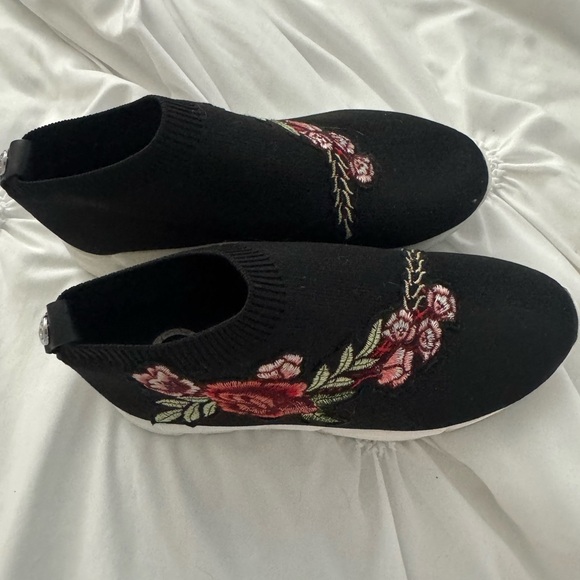Shoes - Floral Embroidered Black Slip-On Sneakers